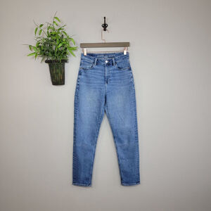 American Eagle Hi Rise Mom Jeans Tapered Leg Relaxed Fit Medium Blue Wash AE 4 L